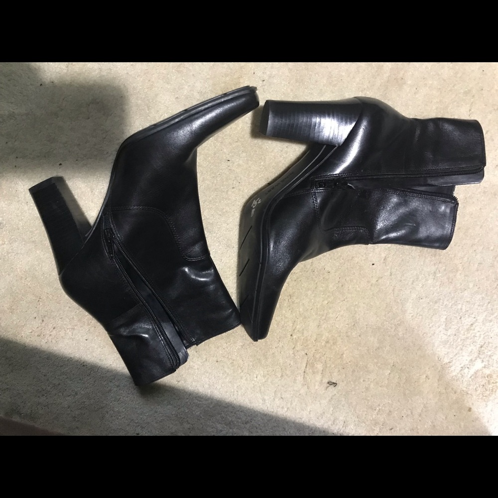 Nine West size 8 black leather boots